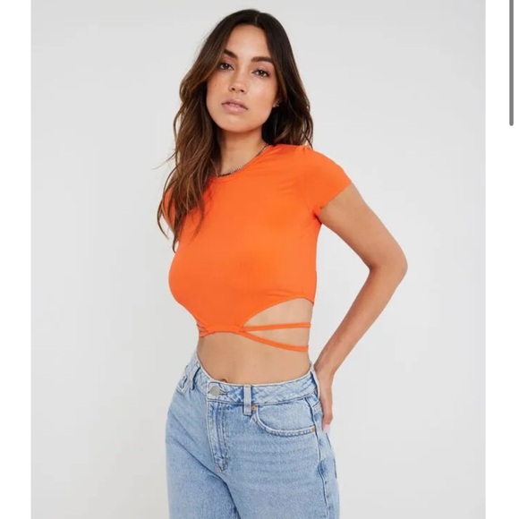 Garage Short Sleeve Cutout Stormi Tee - Picture 2 of 4